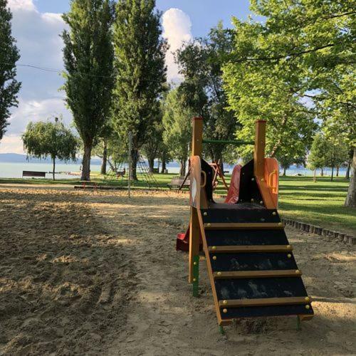 Sziszi Nyaralohaz Apartment Balatonszarszo Luaran gambar